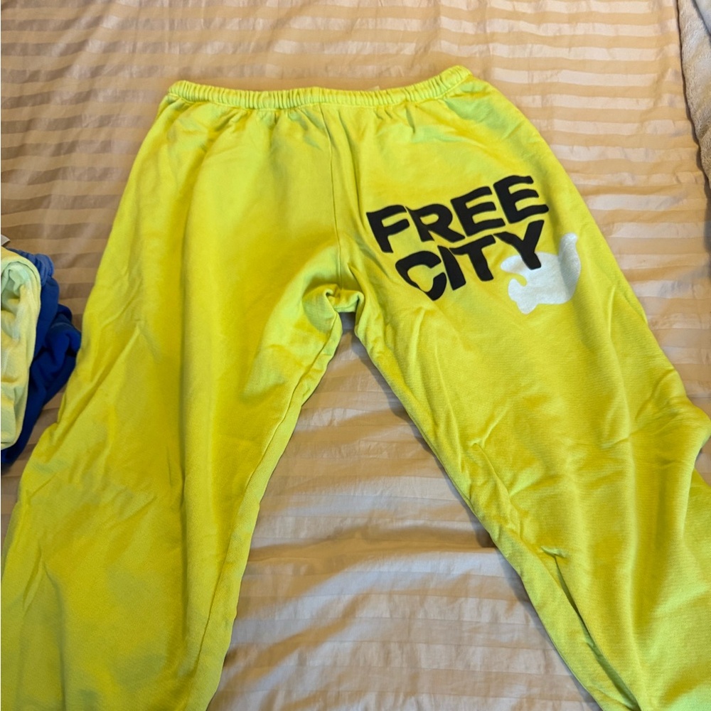 Freecity sweatpants. Size L. Color: Yellow